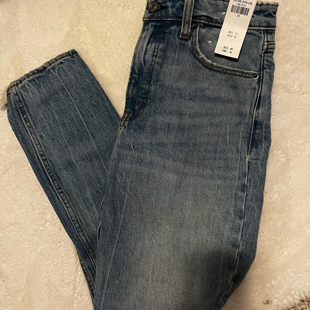 BRAND NEW! Abercrombie skinny jeans